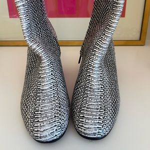ROBERT CLERGERIE - NEW Gorgeous all leather black and white snake embossed booty